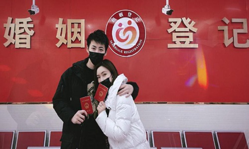 奇葩说大王吕鹏兴官宣结婚 好友杨紫汪苏泷发文祝福