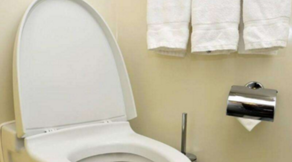 马桶圈松动怎么修理,马桶开胶晃动怎么处理视频图2