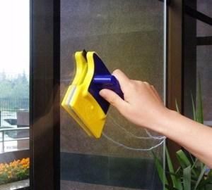 擦玻璃放什么东西擦的干净