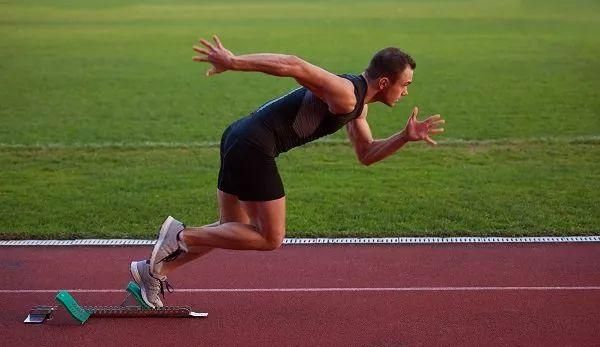 脑筋急转弯哪项比赛是往后面跑的?