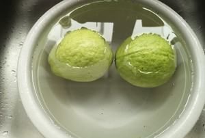 番石榴需要用盐水泡,番石榴要去皮吃吗图12