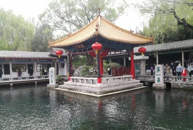 趵突泉被谁封为天下第一泉