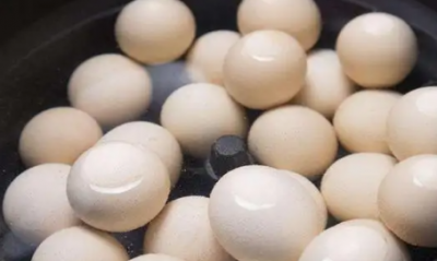 ​鸡蛋黄发绿是怎么回事,煮鸡蛋蛋黄发绿是怎么回事她