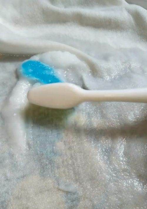 衣服上的水晶泥干了怎么去除,衣服上的水晶泥干了怎么去除小窍门图5