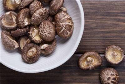 香菇变色了还能吃吗