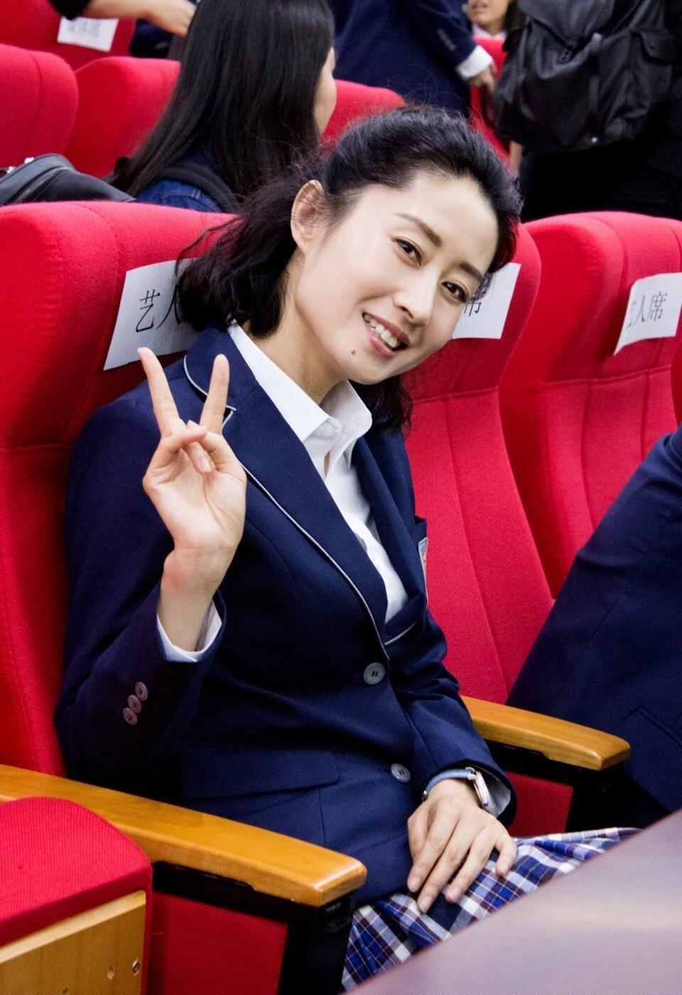 刘敏涛个人资料简介及 ：离婚8年，46岁的刘敏涛，终于迎来了她的春天