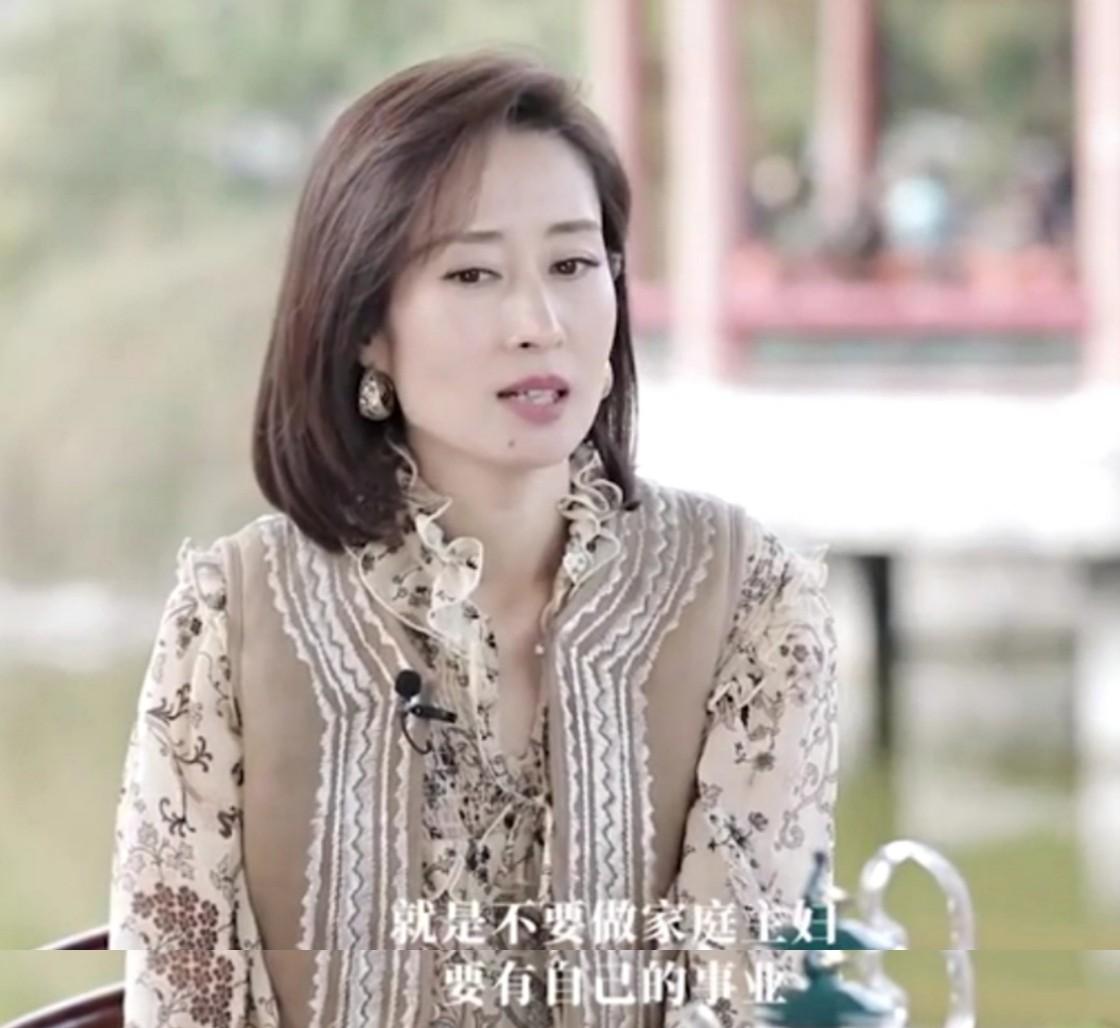 刘敏涛个人资料简介及 ：离婚8年，46岁的刘敏涛，终于迎来了她的春天