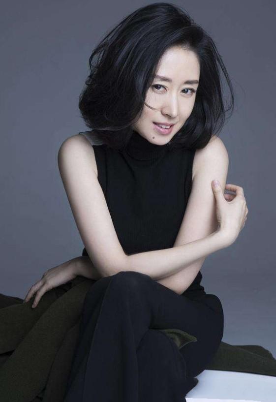 刘敏涛个人资料简介及 ：离婚8年，46岁的刘敏涛，终于迎来了她的春天