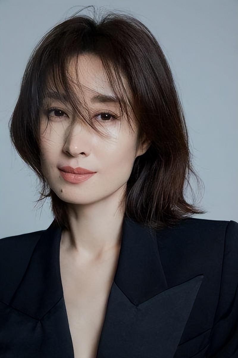 刘敏涛个人资料简介及 ：离婚8年，46岁的刘敏涛，终于迎来了她的春天