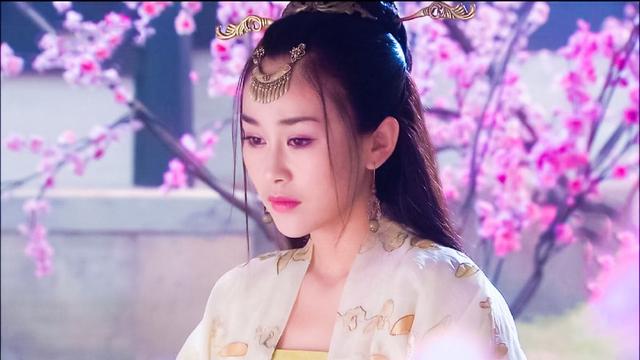 周扬：宝莲灯前传的三圣母，婚礼伴娘还是刘亦菲，出道19年却没火