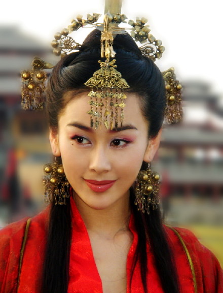 周扬：宝莲灯前传的三圣母，婚礼伴娘还是刘亦菲，出道19年却没火