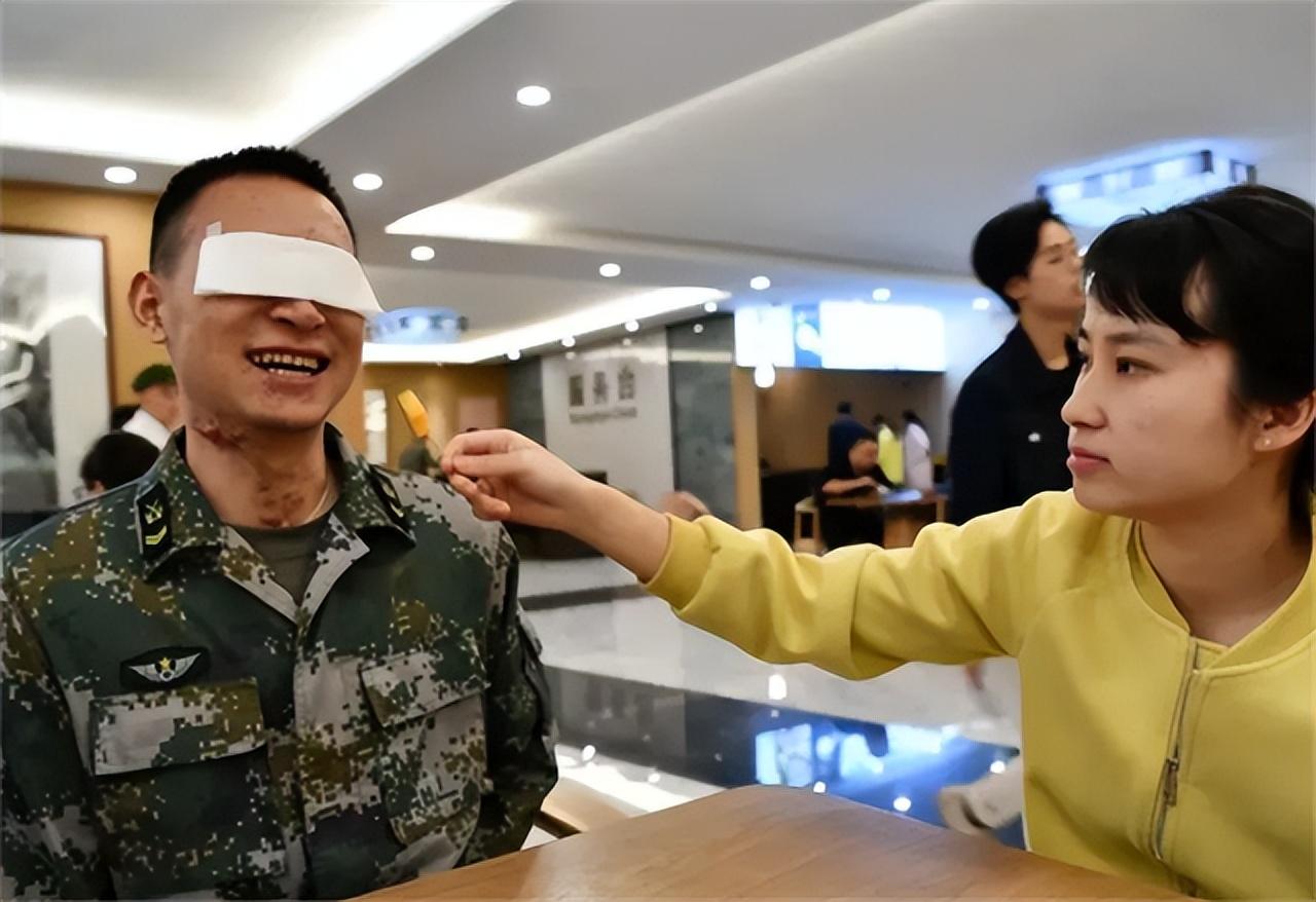 排雷英雄杜富国简介 个人资料