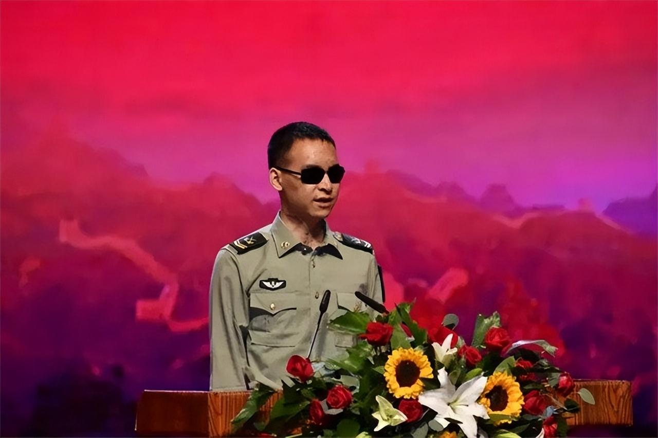 排雷英雄杜富国简介 个人资料