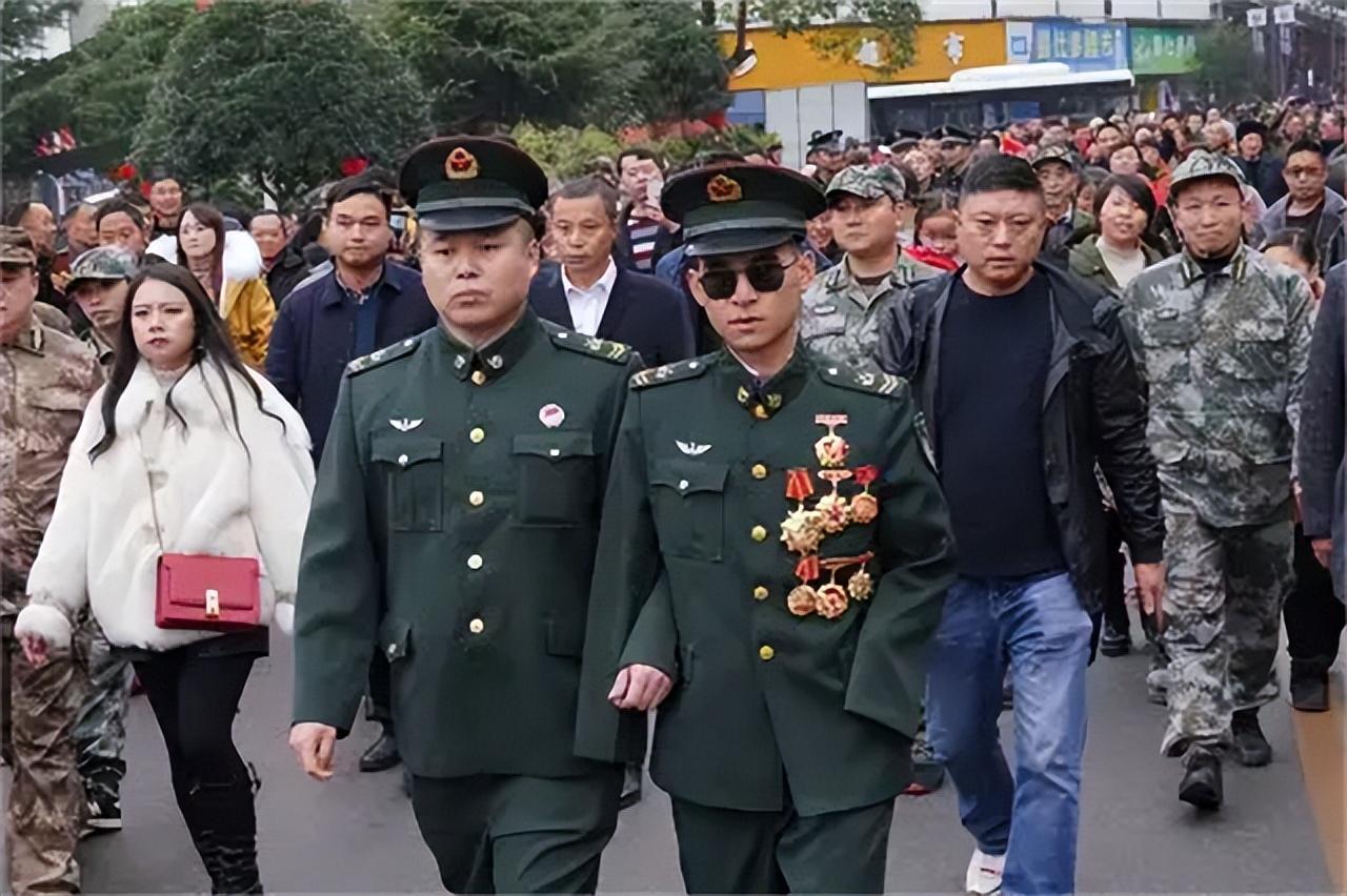 排雷英雄杜富国简介 个人资料