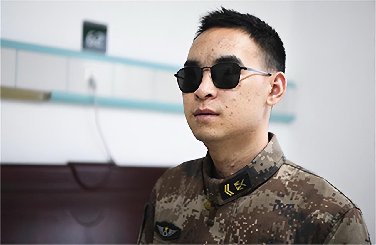 排雷英雄杜富国简介 个人资料