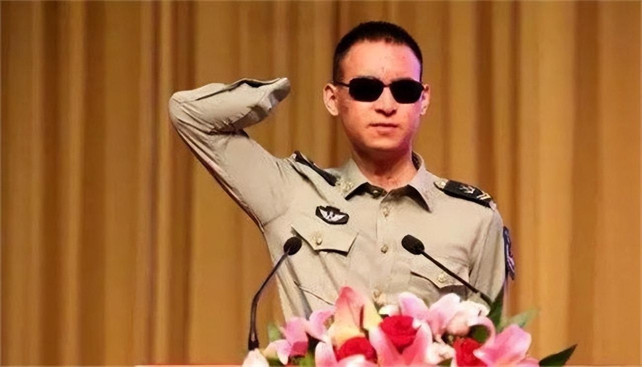 排雷英雄杜富国简介 个人资料