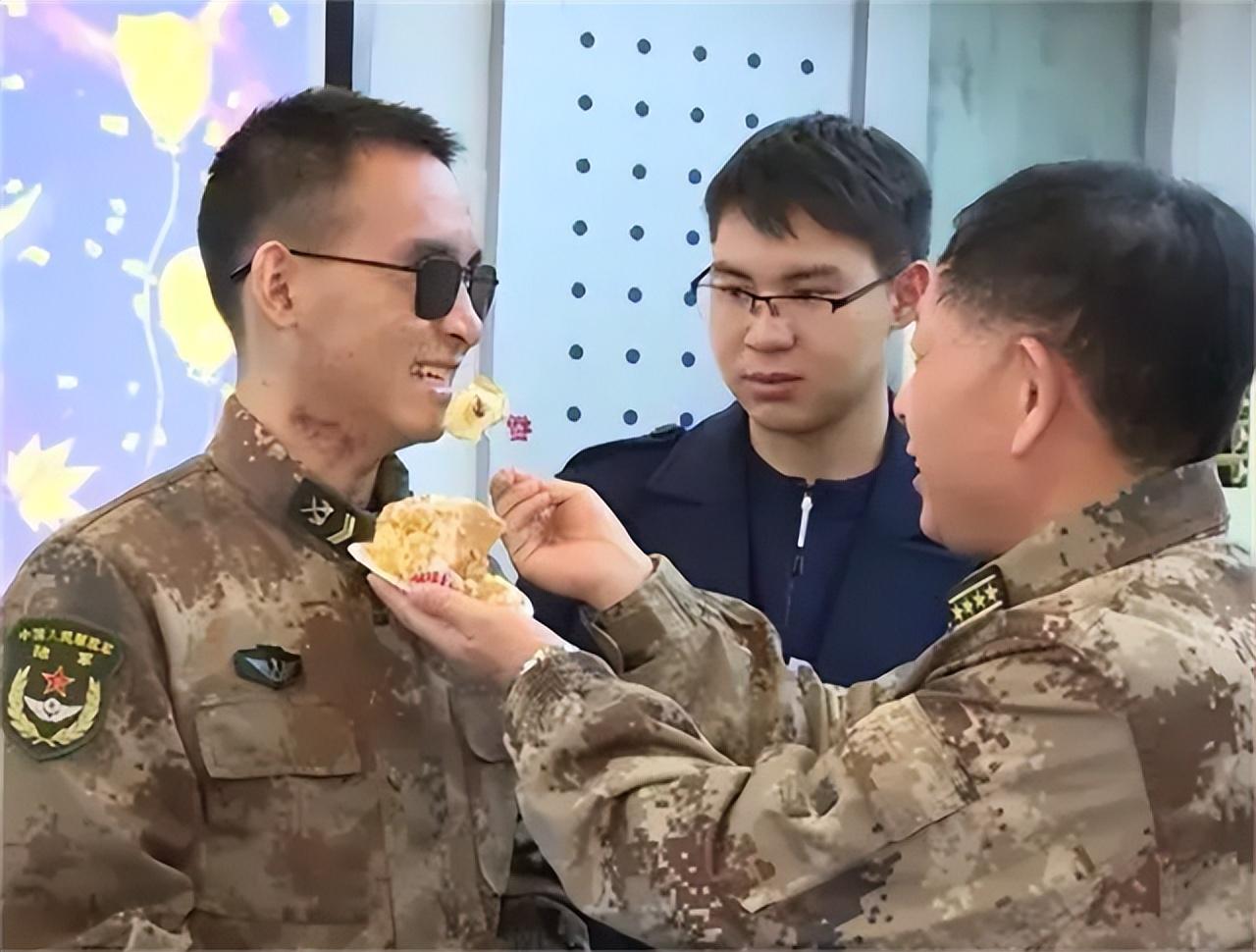 排雷英雄杜富国简介 个人资料