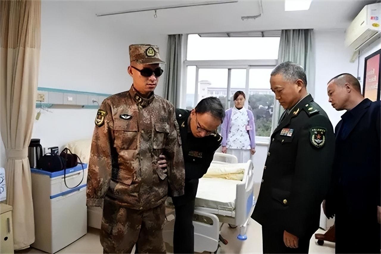 排雷英雄杜富国简介 个人资料