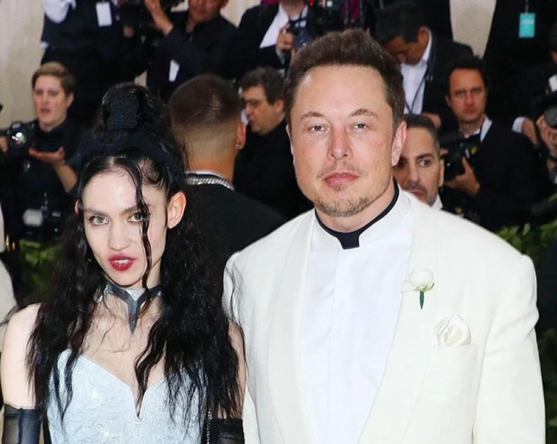 马斯克简介个人资料（51岁的马斯克：身材肥硕却女友不断，3个女人为他生了10个娃）