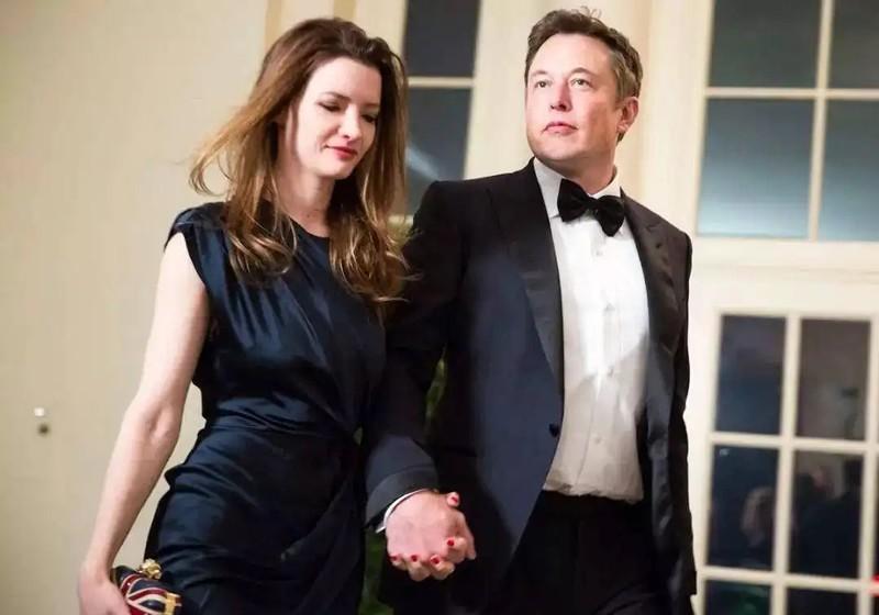 马斯克简介个人资料（51岁的马斯克：身材肥硕却女友不断，3个女人为他生了10个娃）