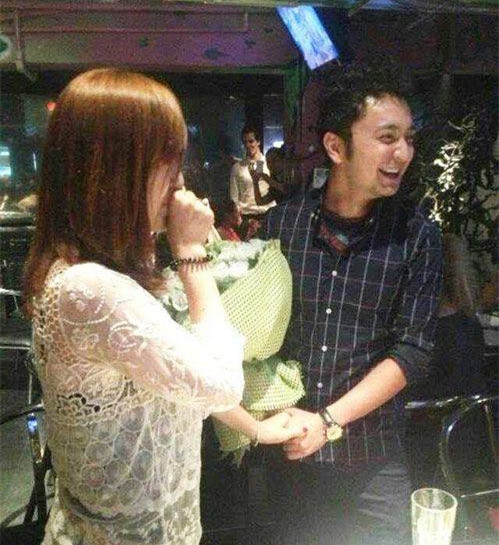 尼格买提：妻子是新疆人，小2岁也幸福，婚后养猫陪伴妻子