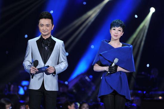 尼格买提：妻子是新疆人，小2岁也幸福，婚后养猫陪伴妻子