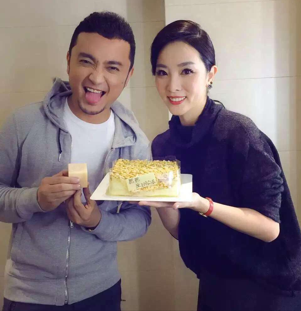 尼格买提：妻子是新疆人，小2岁也幸福，婚后养猫陪伴妻子