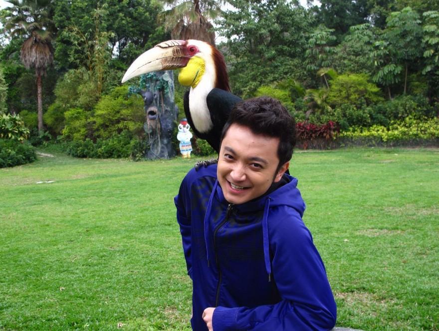 尼格买提：妻子是新疆人，小2岁也幸福，婚后养猫陪伴妻子