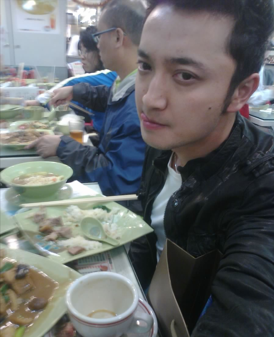 尼格买提：妻子是新疆人，小2岁也幸福，婚后养猫陪伴妻子