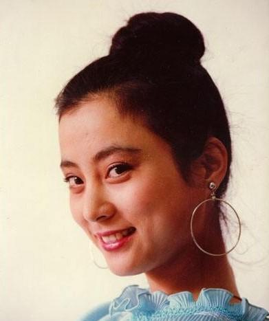 李玲玉个人资料简介国籍（第一代“甜歌皇后”，总被传离婚、改国籍，她到底是怎样的李玲玉）