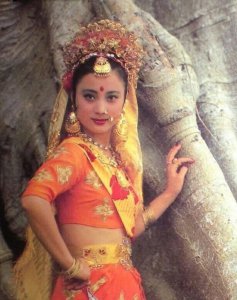 ​李玲玉个人资料简介国籍（第一代“甜歌皇后”，总被传离婚、改国籍，她到底是