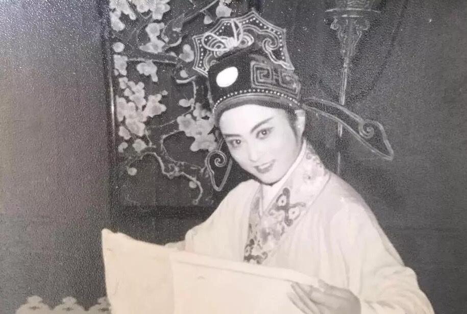 李玲玉个人资料简介国籍（第一代“甜歌皇后”，总被传离婚、改国籍，她到底是怎样的李玲玉）