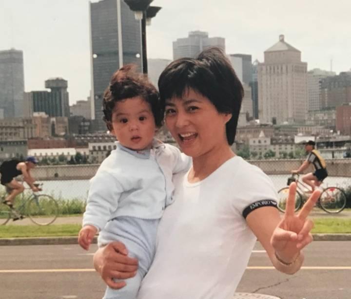 李玲玉个人资料简介国籍（第一代“甜歌皇后”，总被传离婚、改国籍，她到底是怎样的李玲玉）