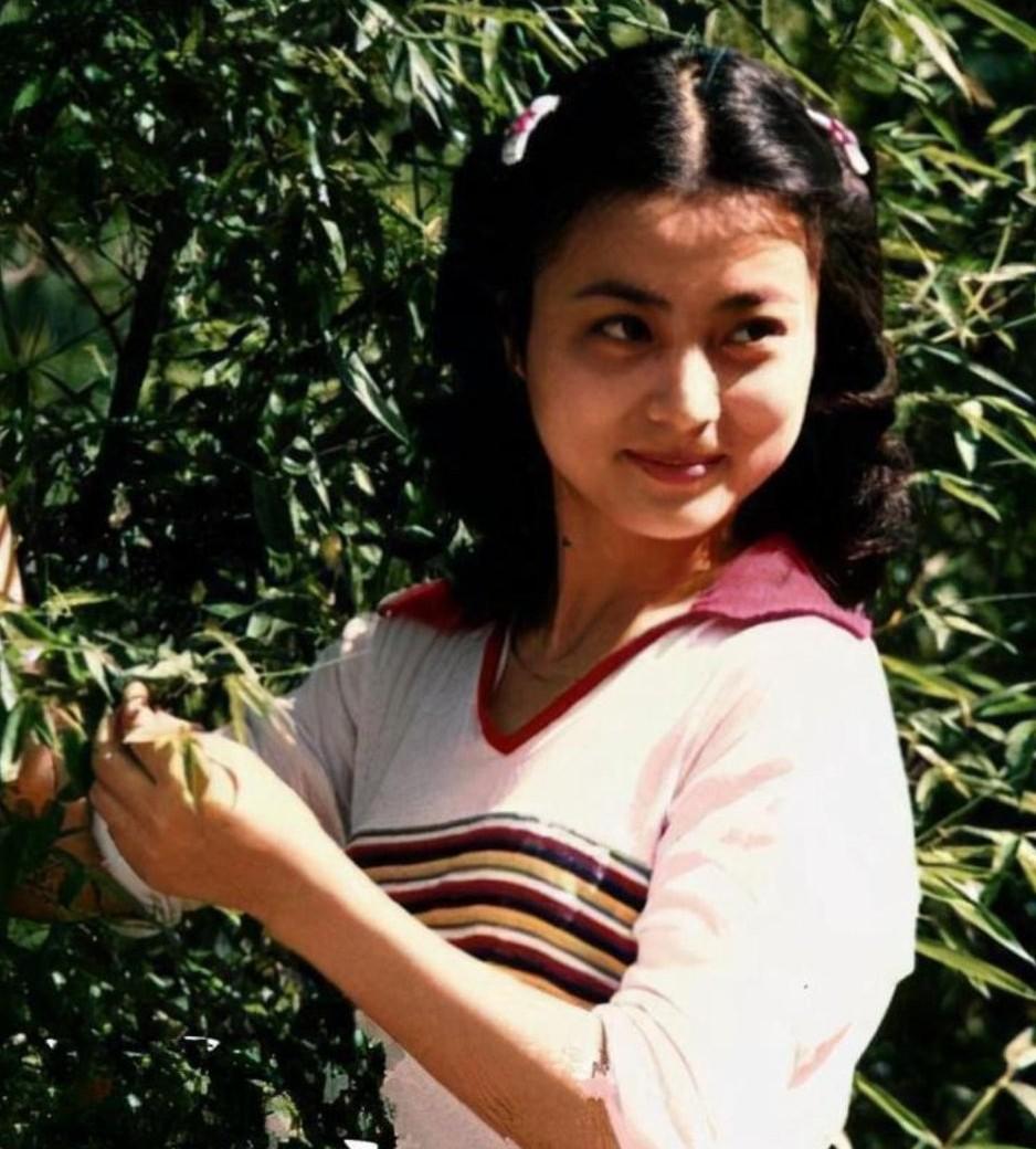 李玲玉个人资料简介国籍（第一代“甜歌皇后”，总被传离婚、改国籍，她到底是怎样的李玲玉）