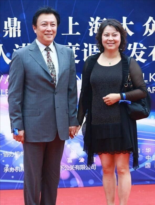 原配孙涛在除夕夜自杀后，唐国强为何转身就娶了小他12岁的壮丽？