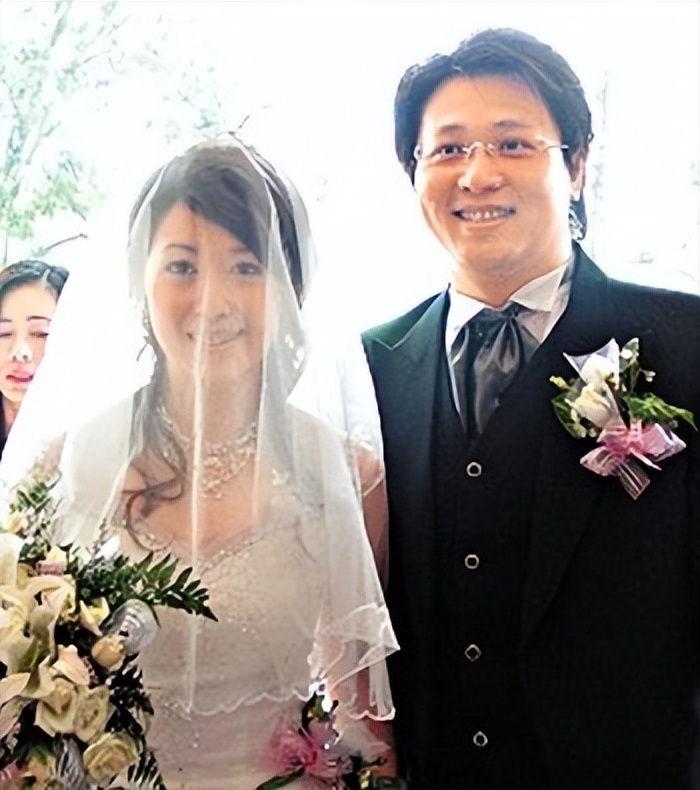 48岁孟庭苇近照，曾与杨钰莹齐名，离婚之后却被前夫狂追