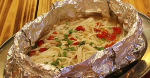 锡纸可以放微波炉吗,微波炉可以用锡纸图2