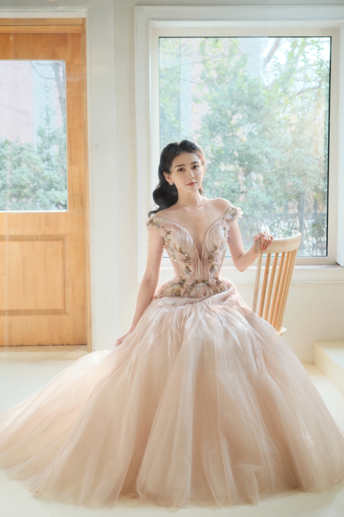 甜美系天花板——梁洁个人资料简介