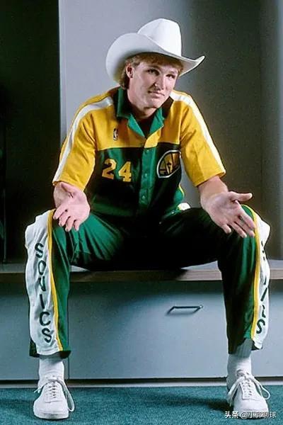 4号球衣是谁穿的(NBA球衣24号十大球星)"