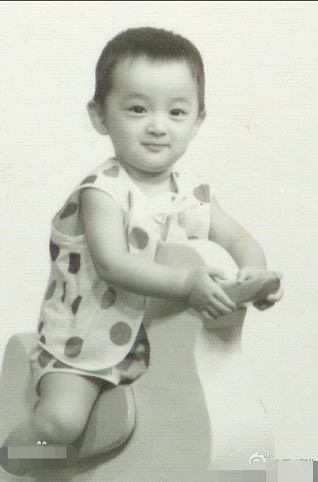 胡歌情史，3个真爱7个绯闻，10个女人画出半生风流感情线…