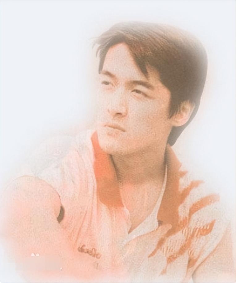 胡歌情史，3个真爱7个绯闻，10个女人画出半生风流感情线…