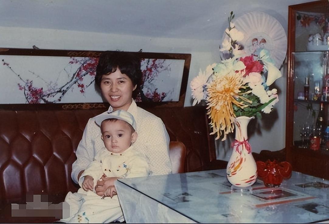 胡歌情史，3个真爱7个绯闻，10个女人画出半生风流感情线…