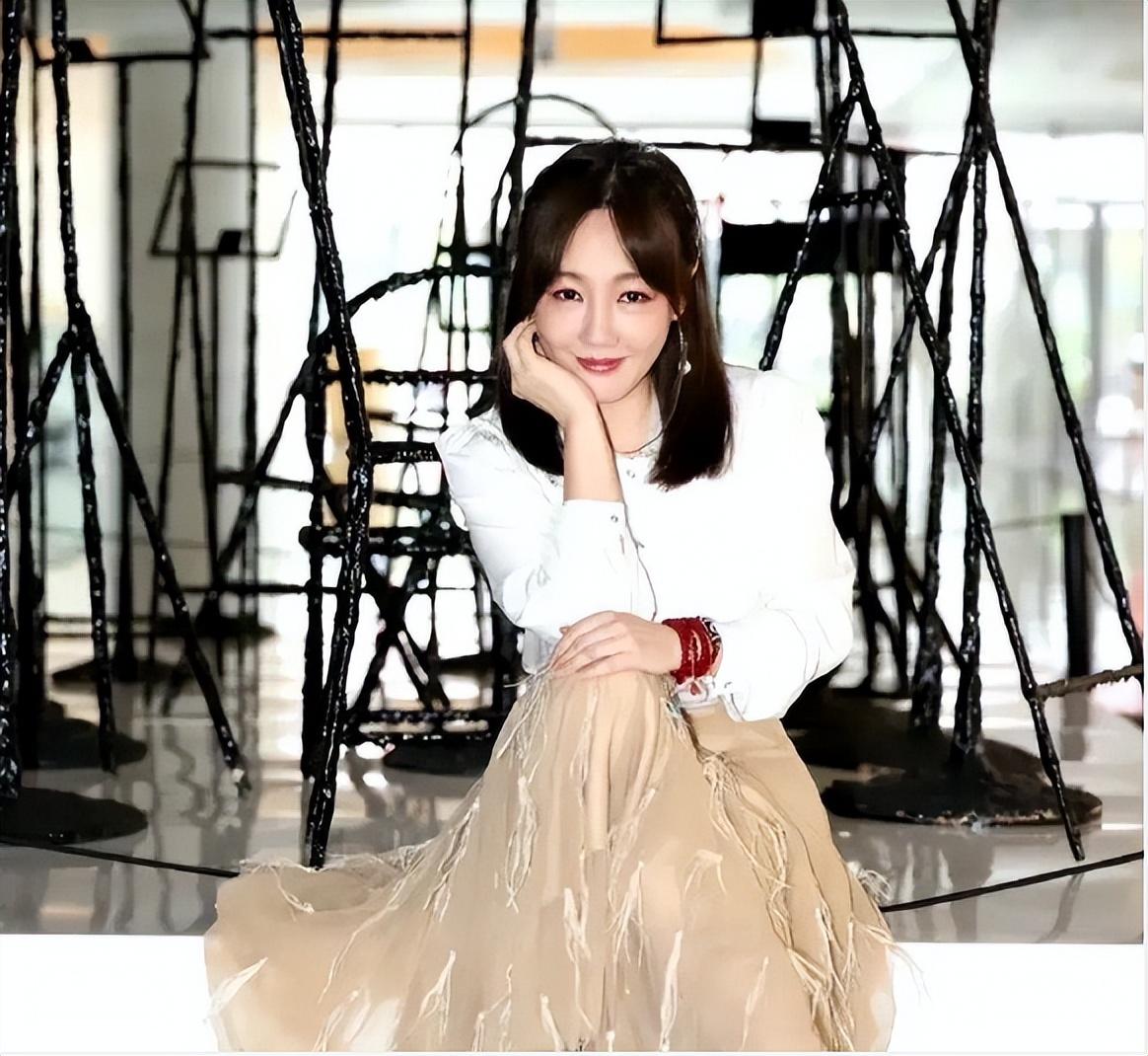 胡歌情史，3个真爱7个绯闻，10个女人画出半生风流感情线…