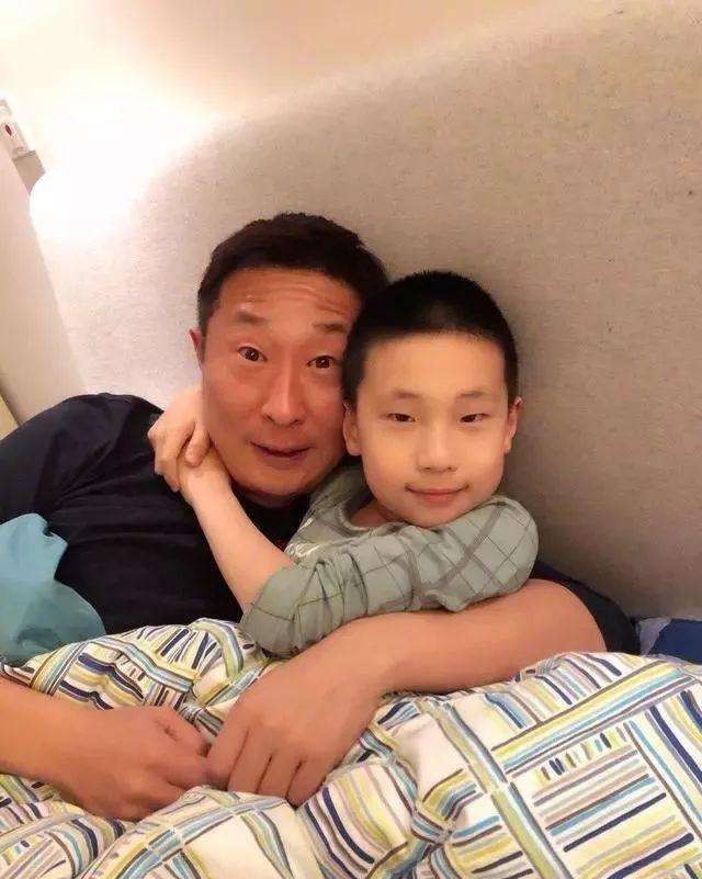 林永健：因事业痛失两个孩子，41岁得子后加倍疼爱，风光背后是泪