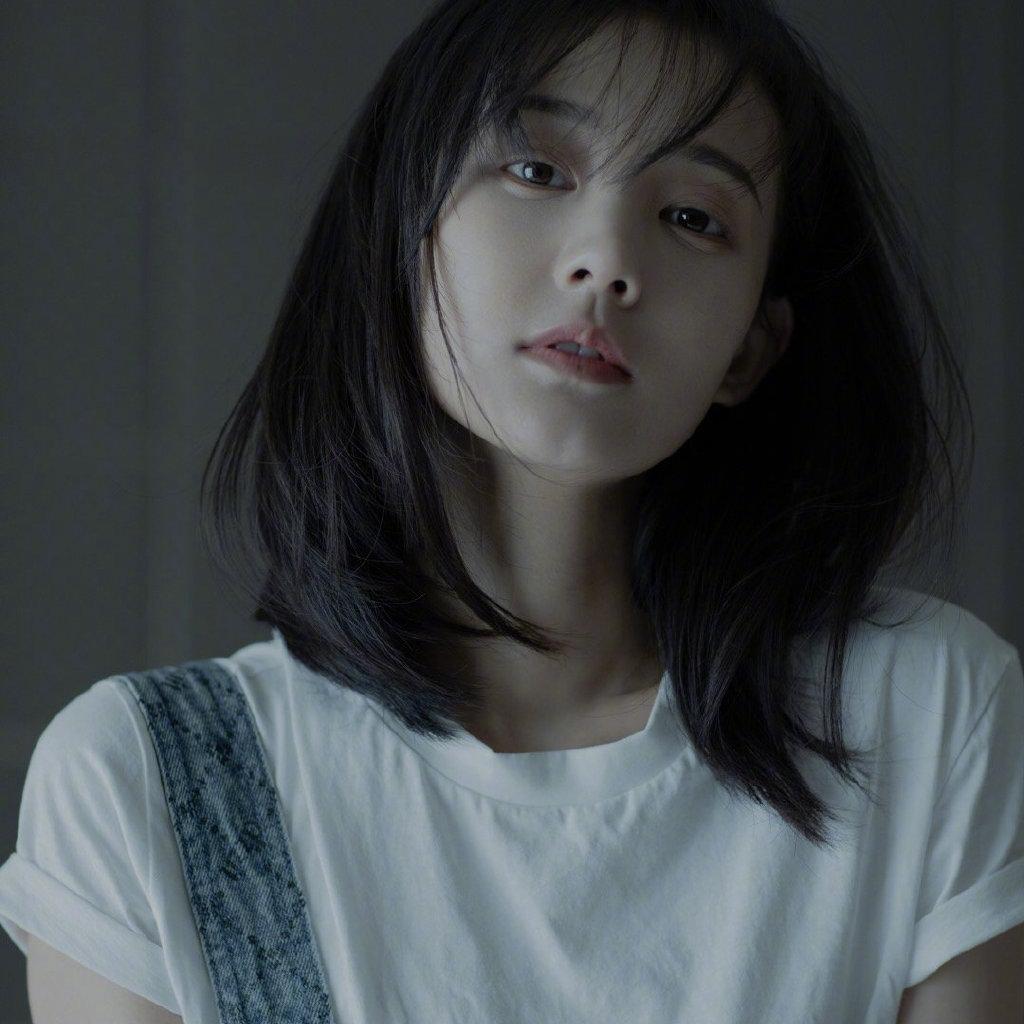 搭档杨洋、李现、张译等顶流的李一桐，三年14部女一，她为何不火？