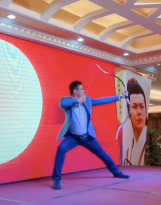 痴情的黄日华：妻子59岁去世，两人相爱40年，发誓终生不会再娶