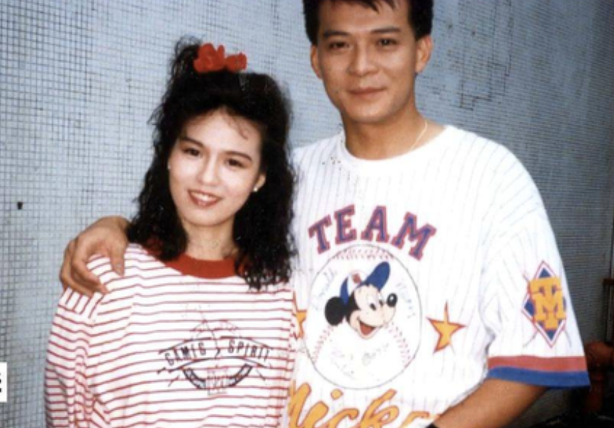 痴情的黄日华：妻子59岁去世，两人相爱40年，发誓终生不会再娶