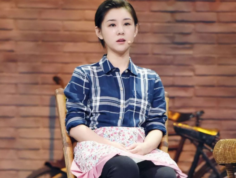 李小萌资料 ：嫁王雷10年生两子，37岁身材好似少女，出道20年不接吻戏