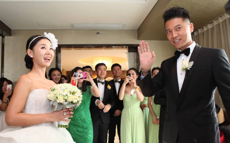 李小萌资料 ：嫁王雷10年生两子，37岁身材好似少女，出道20年不接吻戏