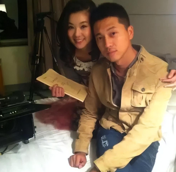 李小萌资料 ：嫁王雷10年生两子，37岁身材好似少女，出道20年不接吻戏